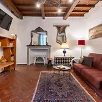 Ponte Vecchio Sprone Deluxe Apartment