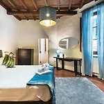 Ponte Vecchio Sprone Deluxe Apartment