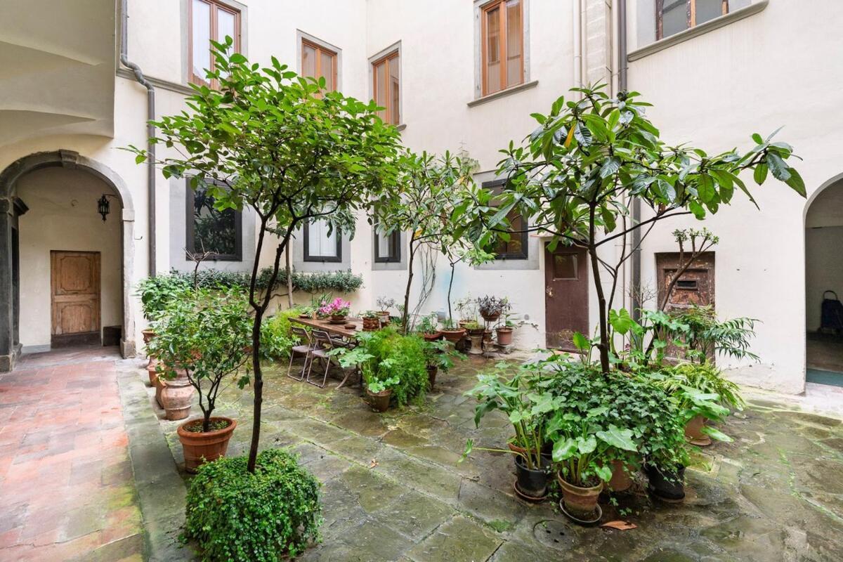 Ponte Vecchio Sprone Deluxe Apartment *
